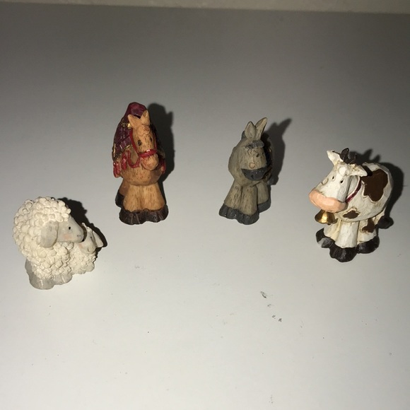 NWOT 11 Pieces Nativity Set - Picture 5 of 16